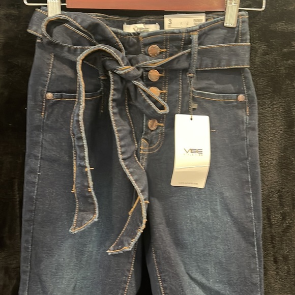 VIBE SKINNY HIGH RISE CURVE JEANS - Picture 2 of 4